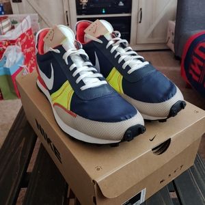 Men's Nike Daybreak Type SE size 13.  Only worn a couple times.